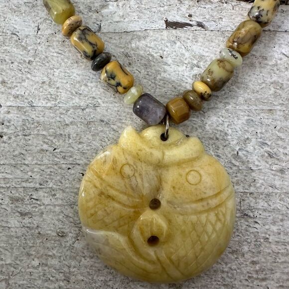 Vintage Natural Stone Bead And Carved Fish Pendant Necklace - Picture 2 of 6